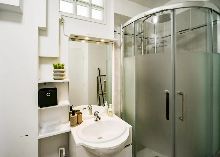 Le Mirage Des Sables - Parking - Netflix טור